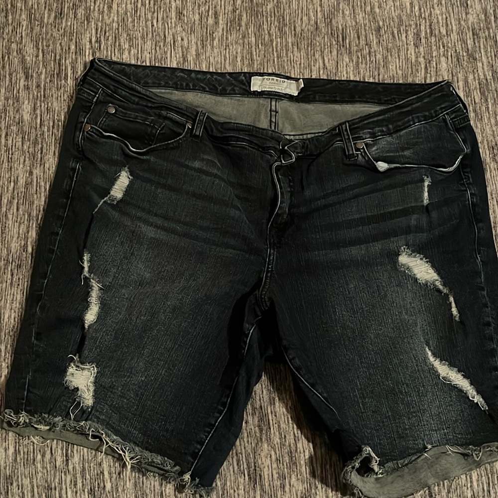 Torrid Short Jeans Size 22